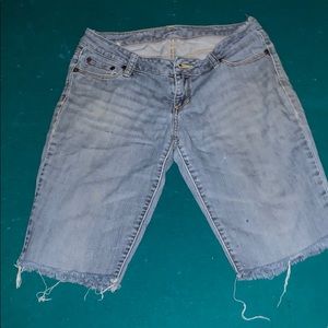 Bullhead cut-off jeans